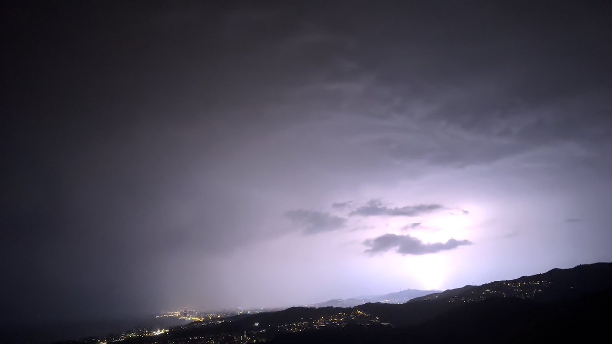 rickycomas's tweet photo. Espectacular pluja de llamps vist des d’#alella !!!
#barcelona #llamps
@meteocat @3CatInfo @3CatInfoelTemps https://t.co/mbKnVLeFY7