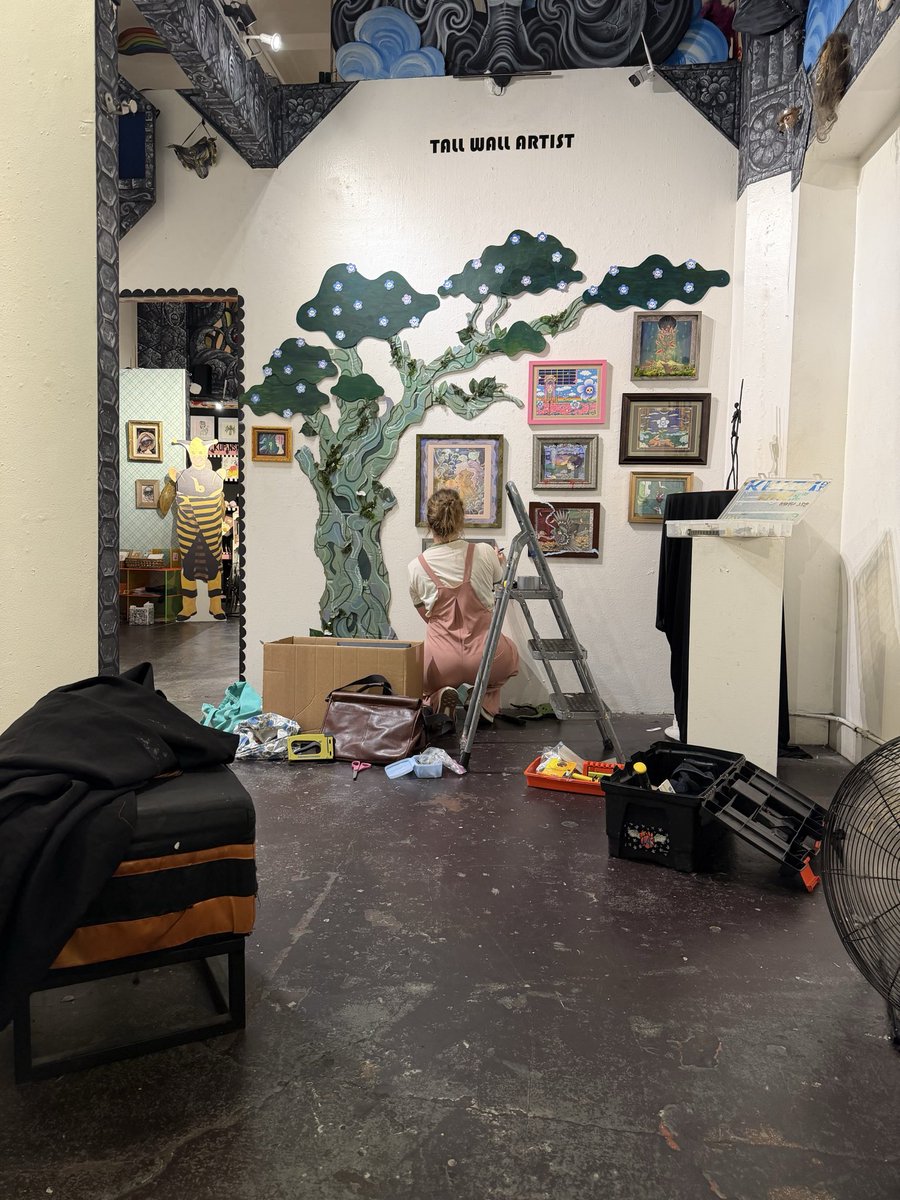 colette_hussey's tweet photo. Look at the tree I made 
#artistoftwitter https://t.co/cADYSKyxb1