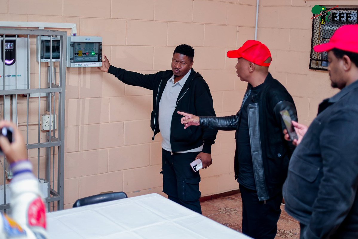 zizipho50's tweet photo. 😭 Oh, at this point, we need this organization governing so that everything we’re seeing can be done on a much larger scale for every South African citizen, in every province and every ward. 

Imagine a South Africa with the EFF in power!🥹🥹

#VoteEFFLGE #VoteEFF https://t.co/uZ3JjERv6a