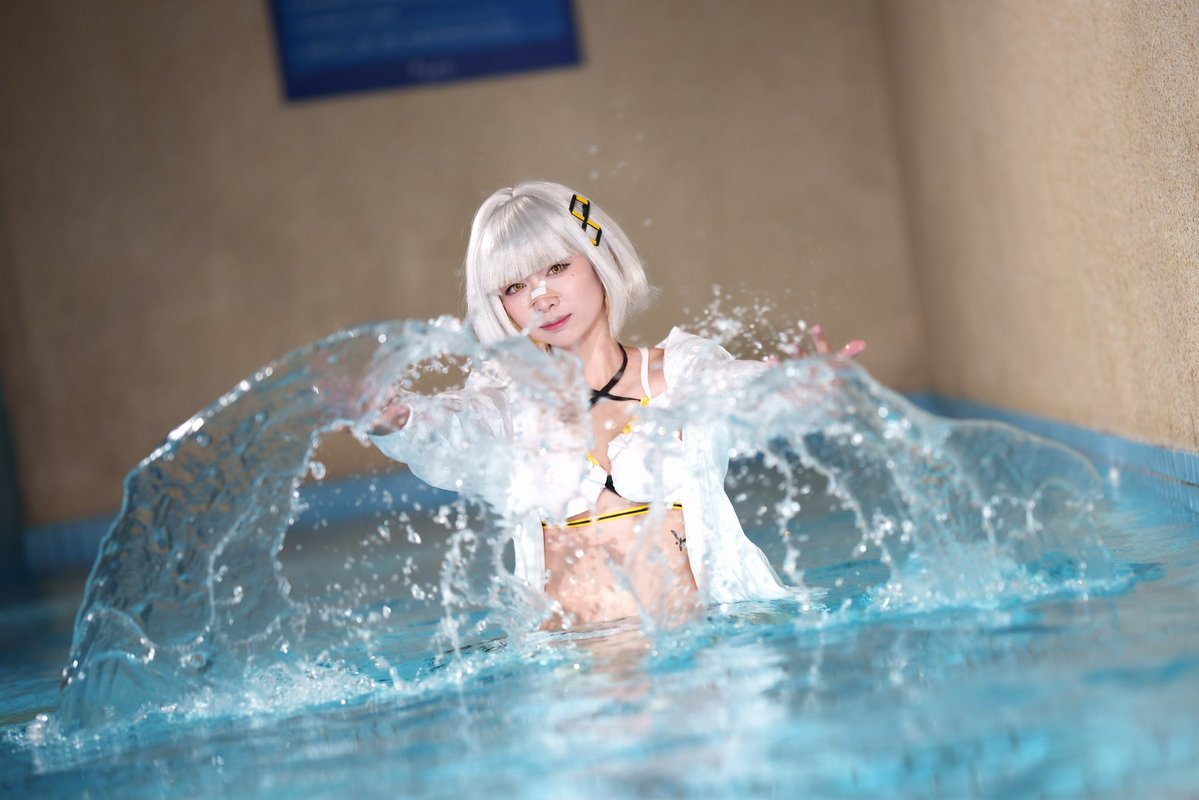 luyanlulu46's tweet photo. Hachiの夏の水着Cosplayしてみました！🐝🌊
#はちたや https://t.co/CUdv0IP8OE