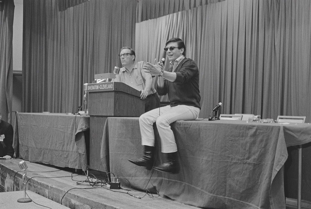 SciFiArchives's tweet photo. Isaac Asimov and Harlan Ellison at the World Science Fiction Convention in Cleveland, 1966. https://t.co/ynpIauNnxs