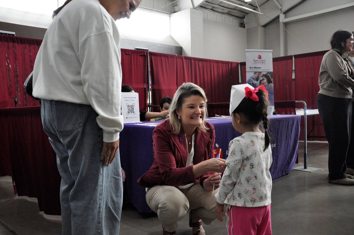 cindy4kansas's tweet photo. Started the weekend off in Liberal at the Southwest Medical Center Health Fair! It’s so important that all of our communities have access to the care they need. As governor, I’ll fight to expand Medicaid and ensure Kansans have access to affordable healthcare, no matter their zip code.