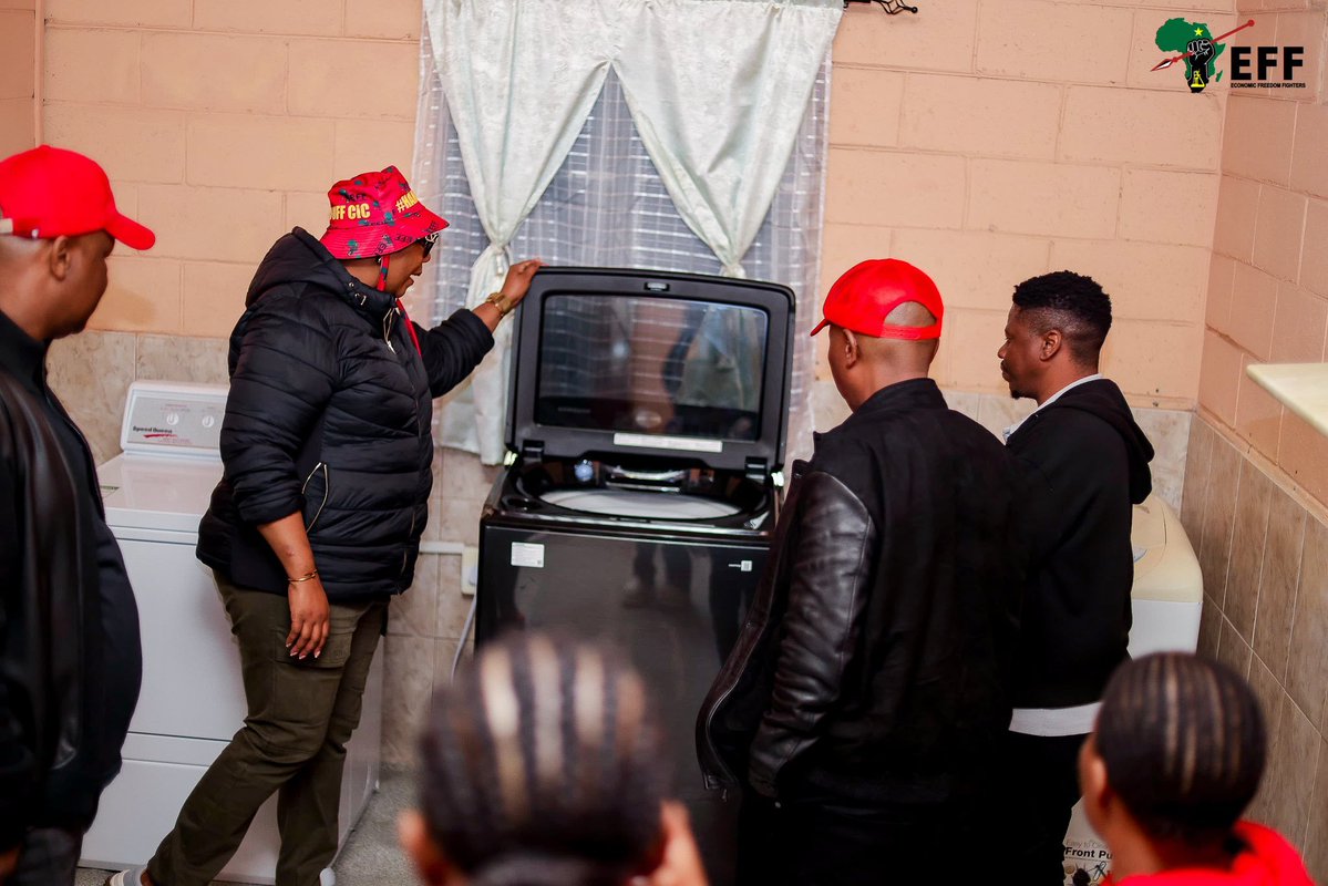 zizipho50's tweet photo. 😭 Oh, at this point, we need this organization governing so that everything we’re seeing can be done on a much larger scale for every South African citizen, in every province and every ward. 

Imagine a South Africa with the EFF in power!🥹🥹

#VoteEFFLGE #VoteEFF https://t.co/uZ3JjERv6a