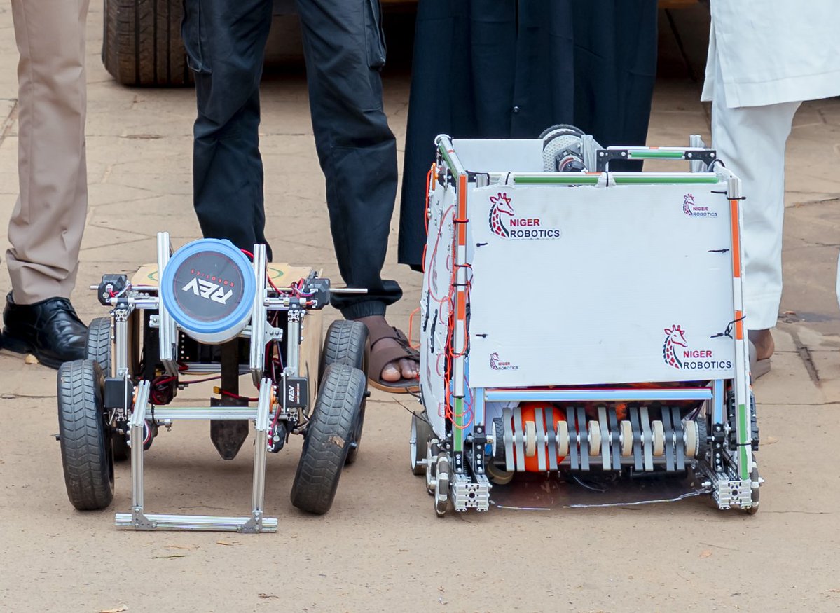 NigerGo26's tweet photo. Depuis 2017, des jeunes Nigériens 🇳🇪 participent au @F1RSTglobal  Challenge, une grande compétition internationale de #robotique  🤖 qui réunit chaque année des équipes venues de plus de 190 pays et territoires. 

#Thread👇 https://t.co/Yjcdguo08A
