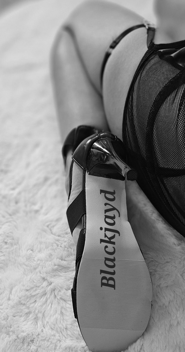 BlackjaydSecret's tweet photo. 🖤Manche sehen nur High Heels, aber der Weg führt direkt zu mir🖤
#Highheelslover #blackandwhite #sexyWomen #verspielt https://t.co/FHgV1OkRYh
