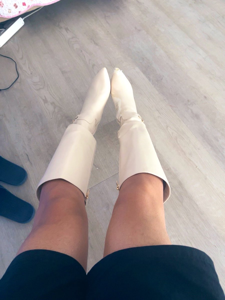 ForestAuro97169's tweet photo. 有人想操我的腿吗 #母狗 #靴子 #皮靴 https://t.co/XCGCbuL12c