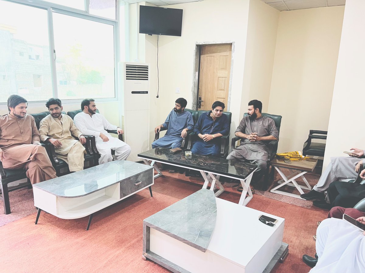 Atifqureshi1981's tweet photo. ایک خوبصورت میٹنگ پیارے دوستو کے ساتھ 
جس میں رہنماء مسلم لیگ ن یوتھ ونگ اسلام اباد 
حاجی فرحان 
رہنما مسلم لیگ ن یوتھ ونگ کامران ممتاز 
سوشل میڈیا ایکٹیوسٹ راجہ ثاقب۔عاطف قریشی 
دلاور ۔وجاہت علی ۔راجہ ثاقب 
خرم میر ۔احد فرحان
اور زبیر احمد قریشی رہنما مسلم لیگ ن یوتھ ونگ https://t.co/HXFDTpzASB