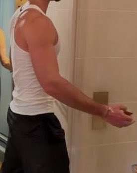 elordisdior's tweet photo. his arms?? oh i’m going feral rn https://t.co/kavafinnXQ