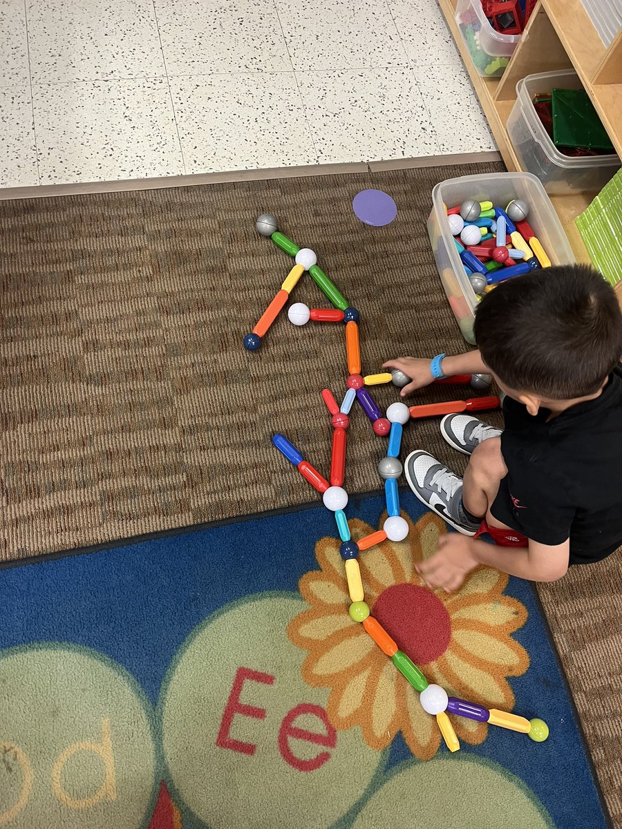 DrJacieMaslyk's tweet photo. Thinking like a #maker starts with curiosity and is developed with creativity, collaboration and problem solving. Last week I worked with teachers around #STEAM and learning in the #makerspace. Check out https://t.co/DVxbeDC4LP for classroom resources. https://t.co/cerBMmMK6d