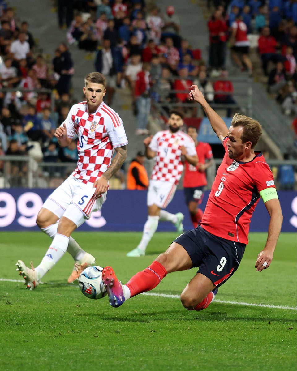 HKane's tweet photo. What a win! Dominant from minute one. Proud of the boys, let’s carry this on and finish this block of games on a high at Wembley! 🙌🏴󠁧󠁢󠁥󠁮󠁧󠁿 https://t.co/JEECnPGieS