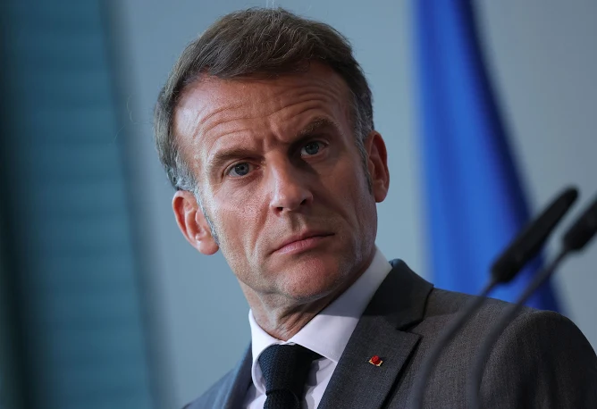 LouFrance75's tweet photo. Automobiliste : téléphone en main, plus de permis ?
Les voyous sont plus libres de voler, de violer en France que les automobilistes qui sont traqués, harcelés.

L'objectif du gouvernent Macron : détruire la France.
Cet homme devra être poursuivi en justice https://t.co/1OaRTUQuyC