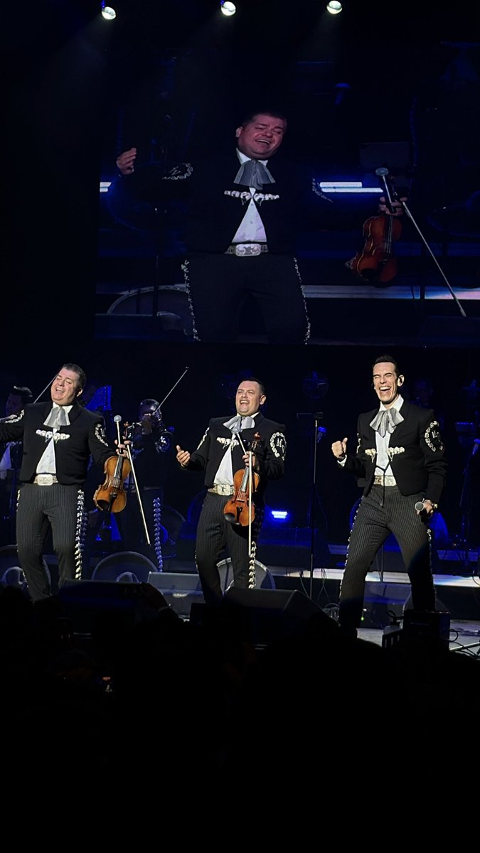 ConsulmexElPaso's tweet photo. A través de su arte, llevan nuestras tradiciones a distintos rincones del mundo y contribuyen a que la música del mariachi siga emocionando y uniendo a generaciones.

#DiplomaciaCulturalMX

🧵2/2 https://t.co/nZ5oNsHmH2