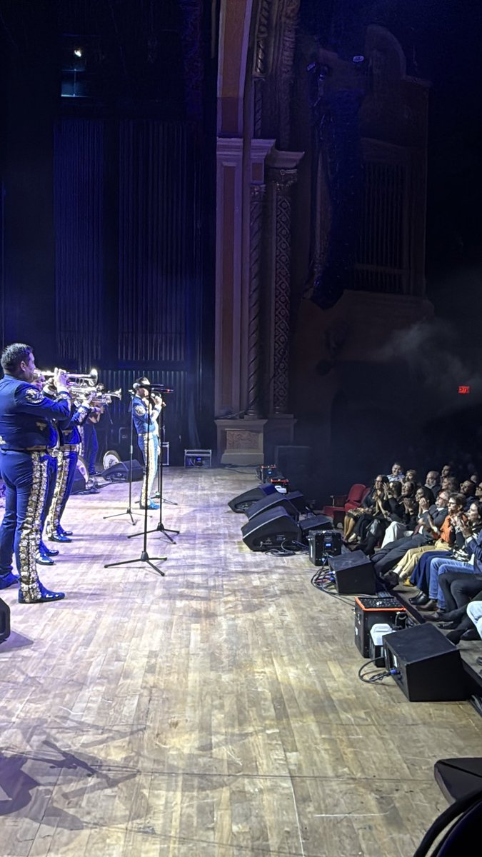ConsulmexElPaso's tweet photo. A través de su arte, llevan nuestras tradiciones a distintos rincones del mundo y contribuyen a que la música del mariachi siga emocionando y uniendo a generaciones.

#DiplomaciaCulturalMX

🧵2/2 https://t.co/nZ5oNsHmH2