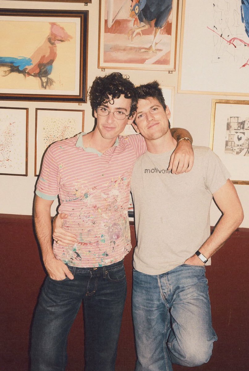 mynameisvicenta's tweet photo. En otra línea temporal Sebastián y Rafael viven en 2037 y son felices juntos 😊🥰🥲 https://t.co/AsutzCMQJY