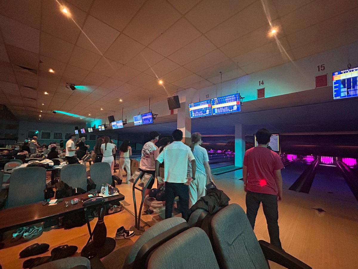 Another fascinating day for our students in Berlin! They visited the Stasi Prison and Museum, gaining an insight into an important chapter of German history, followed by a visit to the East Side Gallery.
The day finished on a lighter note with some well-deserved bowling! Image