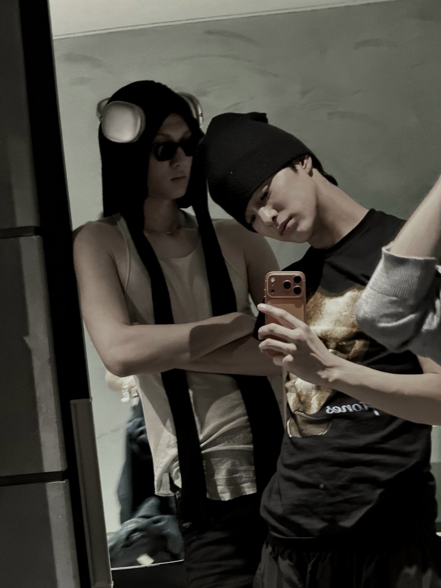 K3ONHOAHN's tweet photo. Saturday night with my bro. https://t.co/AonbLBwMF2
