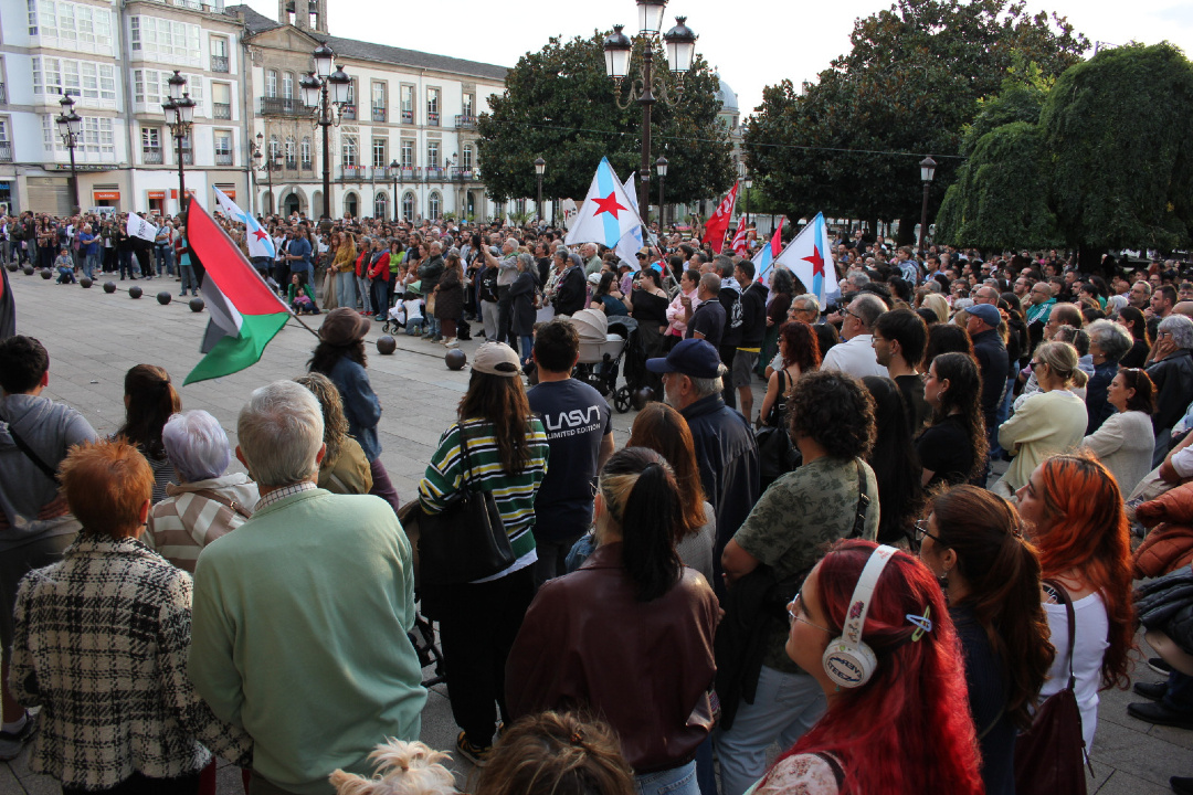 obloque's tweet photo. 💥 A crise da vivenda na Galiza ten un culpábel: O PP!!

Miles mobilízanse en Vigo e Lugo polo dereito á vivenda. Por unha vida digna na Galiza!

Nin casas sen xente, nin xente sen casa. https://t.co/SZLtLFXf9e