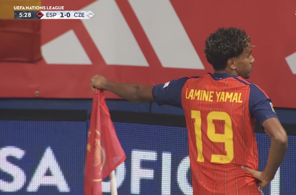ActuFoot_'s tweet photo. 🚨🚨🚨 IL A ENCORE FRAPPÉ : LAMINE YAMAL 🇪🇸 BUTEUR APRÈS 6 MINUTES DE JEU AVEC L’ESPAGNE !!!!!! ⚽️🤩😭 https://t.co/yokdrf3GBF