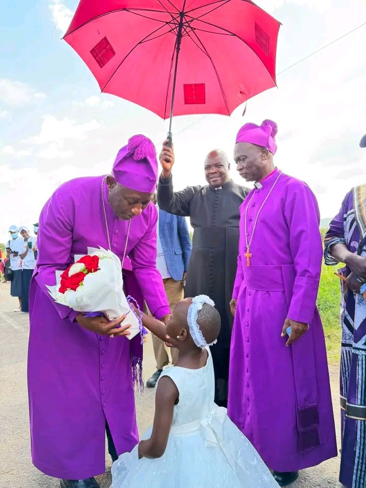 Nbswestniletv's tweet photo. ARCHBISHOP KAZIIMBA ARRIVES IN MADI-WEST NILE

Church of Uganda Archbishop, The Most Rev. Dr Stephen Samuel Kaziimba Mugalu, has arrived in Madi-West Nile Diocese for his farewell visit.

He was welcomed at the Madi-Okollo–Nebbi border by Bishop Charles Collins Andaku, https://t.co/jMXUUCD147
