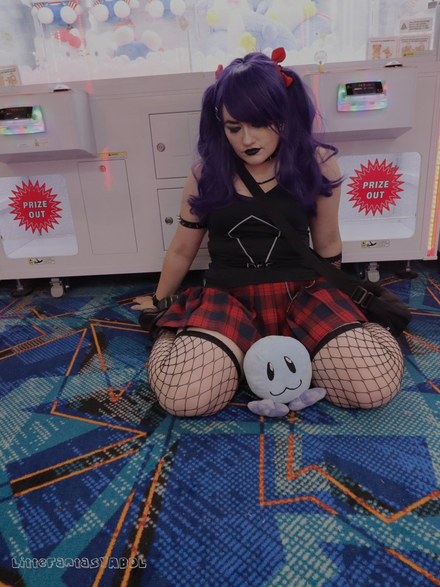 LittleFantasyab's tweet photo. Halloween Day 3 is Mona from My Annoying! Landlord by @R3DM0DA

This is the arcade scene when Mona wins a Pomo plushie! And of course, I'm wearing pampers! 

Support the artist and read RED-MODA's ongoing abdl webcomic here! https://t.co/R3H3itQ98I

Full set available on my JFF! https://t.co/tCLHMT6YFA