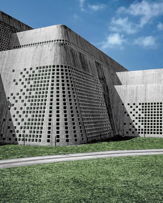 SciFiArchives's tweet photo. Japanese brutalism has a style of its own. https://t.co/AopCfkqsfW