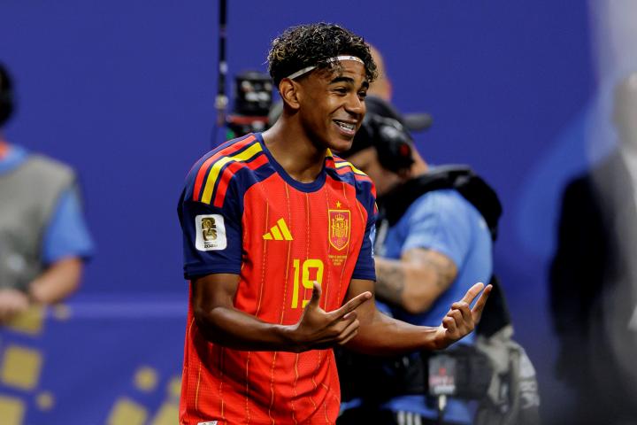 2010MisterChip's tweet photo. ESP 1-0 CZE (6')

A los 104 segundos contra Inglaterra
A los 70 segundos contra Croacia
A los 5 minutos y 20 segundos, RECONTRAGOLAZO a la Reapública Checa

LAMINE YAMAL ES EL NUEVO DIOS DEL FÚTBOL MUNDIAL. https://t.co/PeTurLcp9Q
