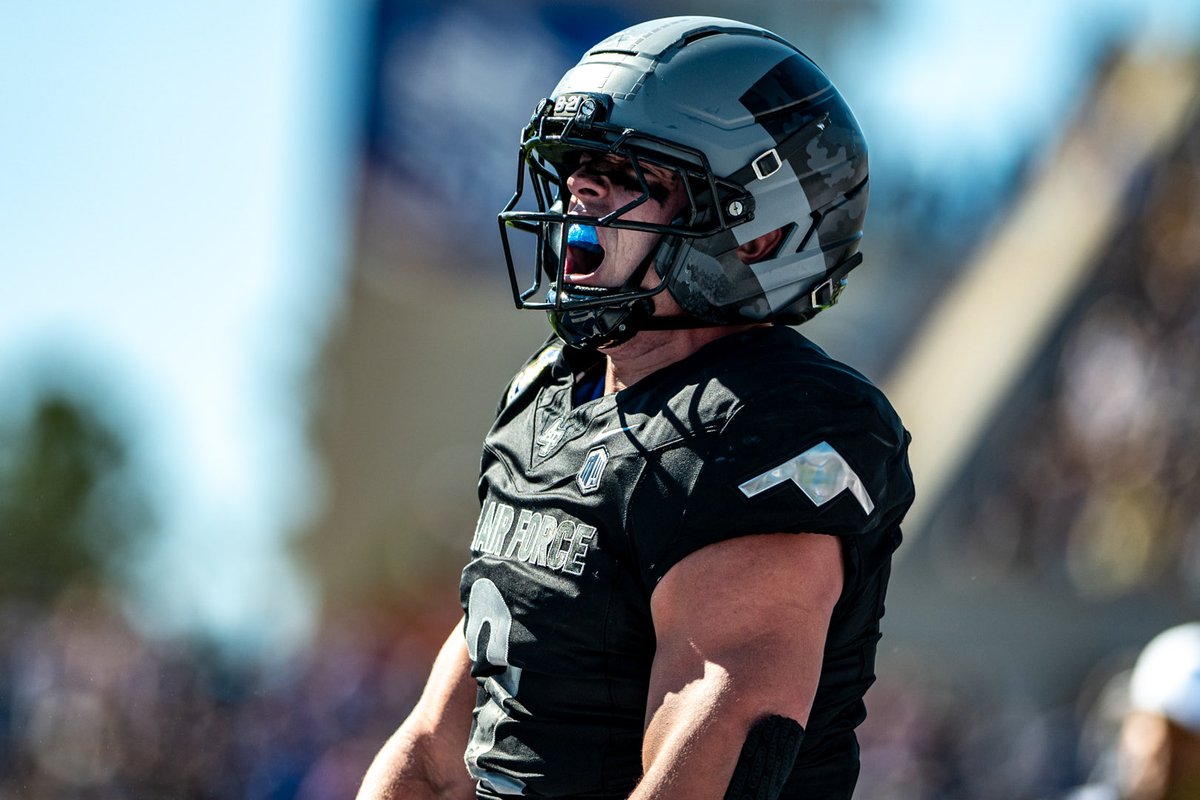 AF_Football's tweet photo. Threads look 𝗖𝗟𝗘𝗘𝗘𝗔𝗡 in action 🫣

#FlyFightWin | @northropgrumman https://t.co/atp7TMOCVi