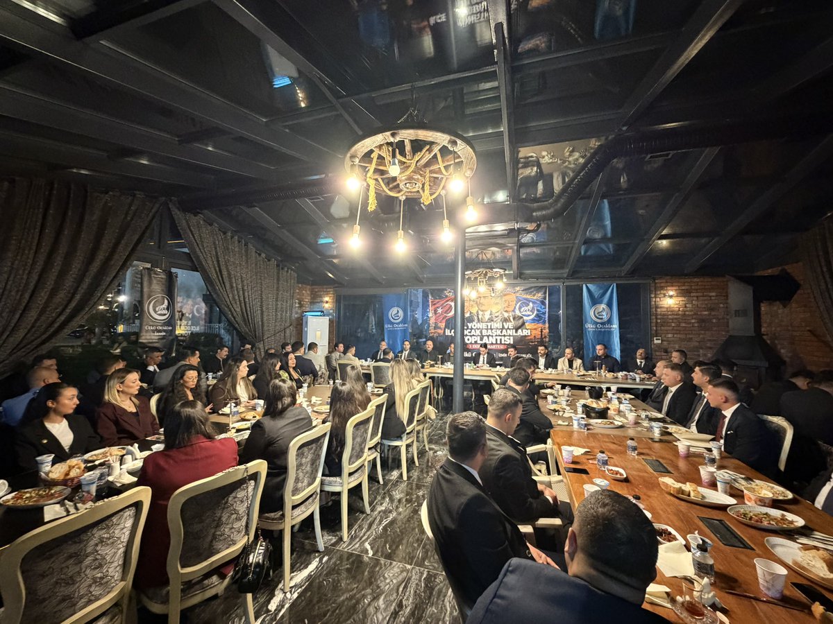 burakkilictc's tweet photo. İl yöneticilerimiz ve ilçe Ocak başkanlarımızla bir araya gelerek önümüzdeki dönemde hayata geçireceğimiz çalışmaları değerlendirdik, yol haritamızı belirledik.

Liderimiz Sayın Devlet Bahçeli’nin Türk ve Türkiye yüzyılı vizyonu doğrultusunda; birlik ve beraberlik içerisinde, Türk gençliğine hizmet etme azmimizi daha da güçlendirerek İzmir’imizin her köşesinde aynı inanç ve kararlılıkla çalışmaya devam edeceğiz.