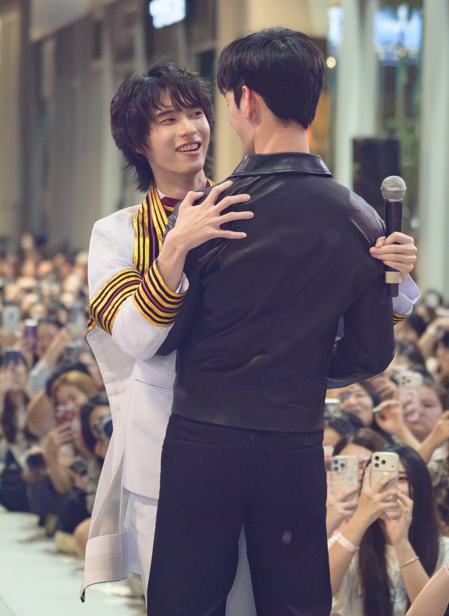 nosin61's tweet photo. 𑣲⋆สเต็ปเมะ สดุดรักกลางสามย่าน🫪 ⭑.ᐟ

⋆.📷˚: poohkt_fanclub

ഒ·˚#poohpavel 🐾° https://t.co/qqaimeDfG0