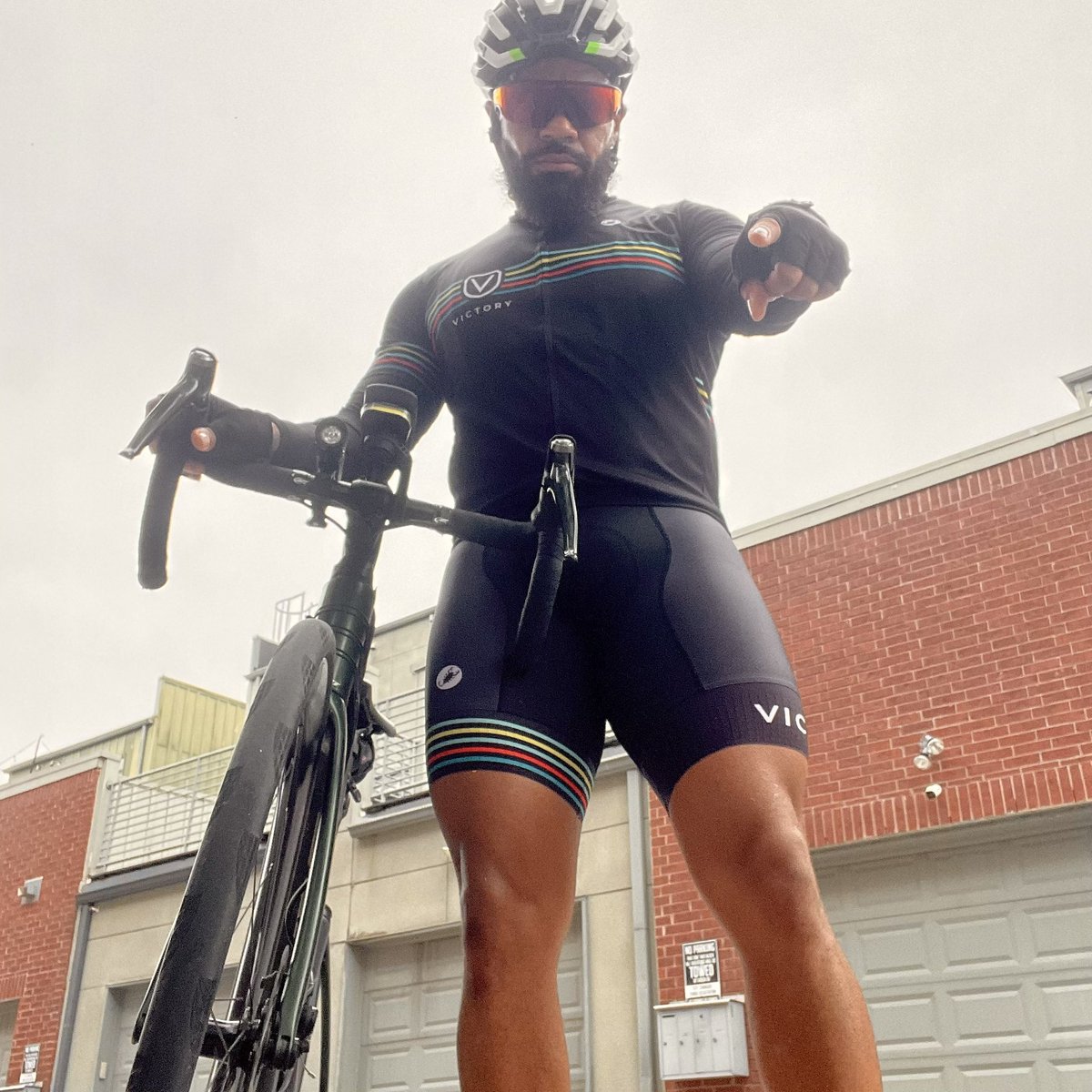 DavinClemons's tweet photo. Mane, I did the Marion, Arkansas loop this morning, and the wind 💨 would not let me be great! It was blowing pretty good and slowing me all the way down! Overall, though, it was a good ride. Remember to get active and stay hydrated! 🚴🏾♂️💦
#IamUnleashed #GCC #BeastMode #Memphis https://t.co/SjDGBnj5kf