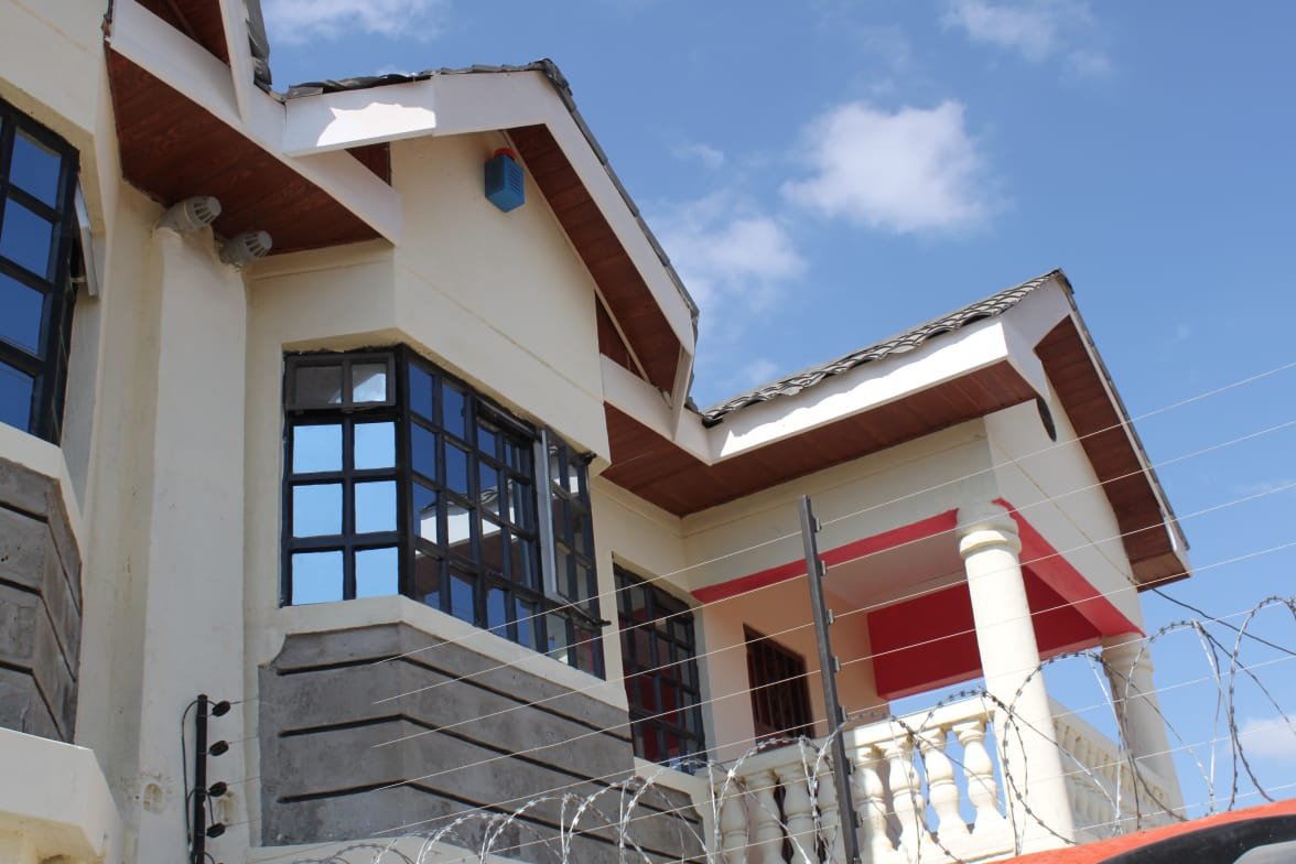 MoRidez's tweet photo. Ndio hii hapa,rent kes 35,000 kubuy kes 8M. https://t.co/f7GN4Sc5WY
