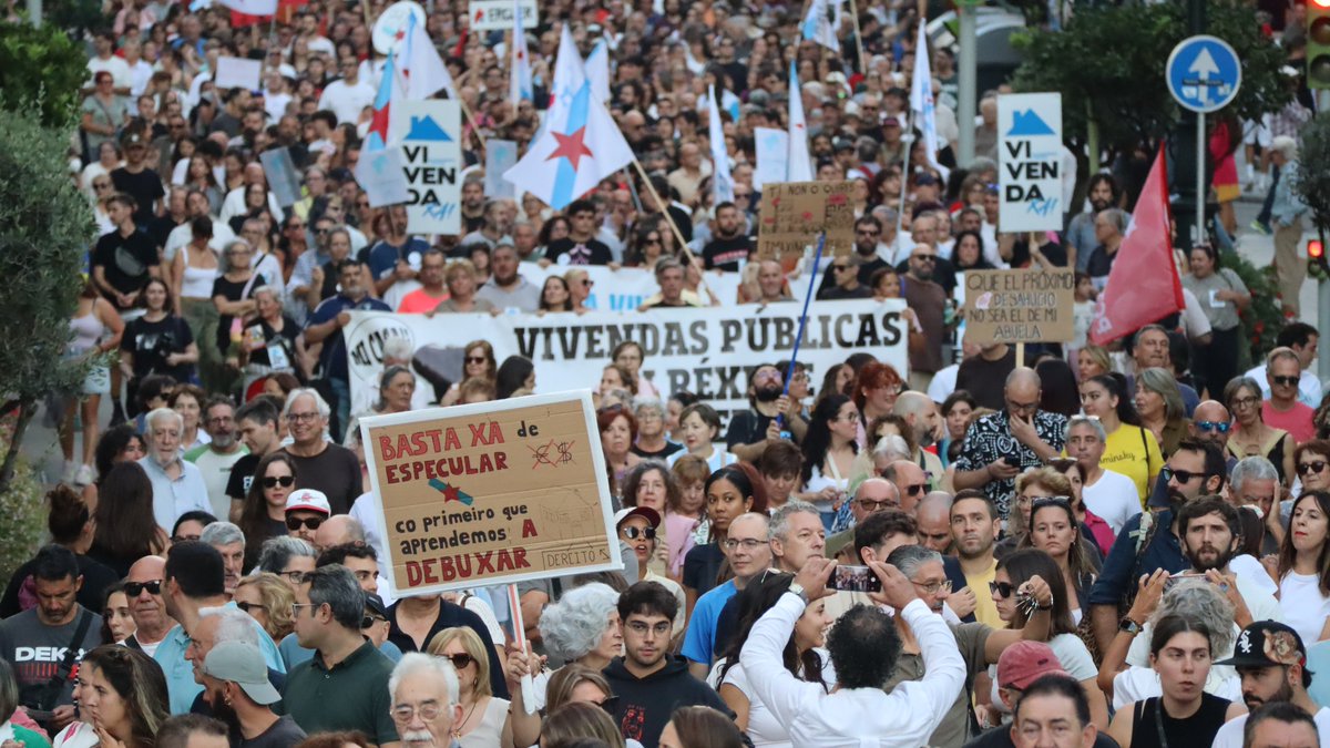 bngvigo's tweet photo. 📢 Masivo clamor en Vigo polo dereito á vivenda e fronte á especulación 

Moitos milleiros encheron as rúas da nosa cidade para reclamar solucións urxentes a uns alugueiros imposíbeis 

Dende o BNG apoiamos a manifestación reclamando a Concello e Xunta que actúen dunha vez ante a grave emerxencia habitacional

Asistiron o noso portavoz municipal Xabier P. Igrexas, a eurodeputada Ana Miranda e as deputadas no Parlamento galego Carmela González e Alexandra Fernández