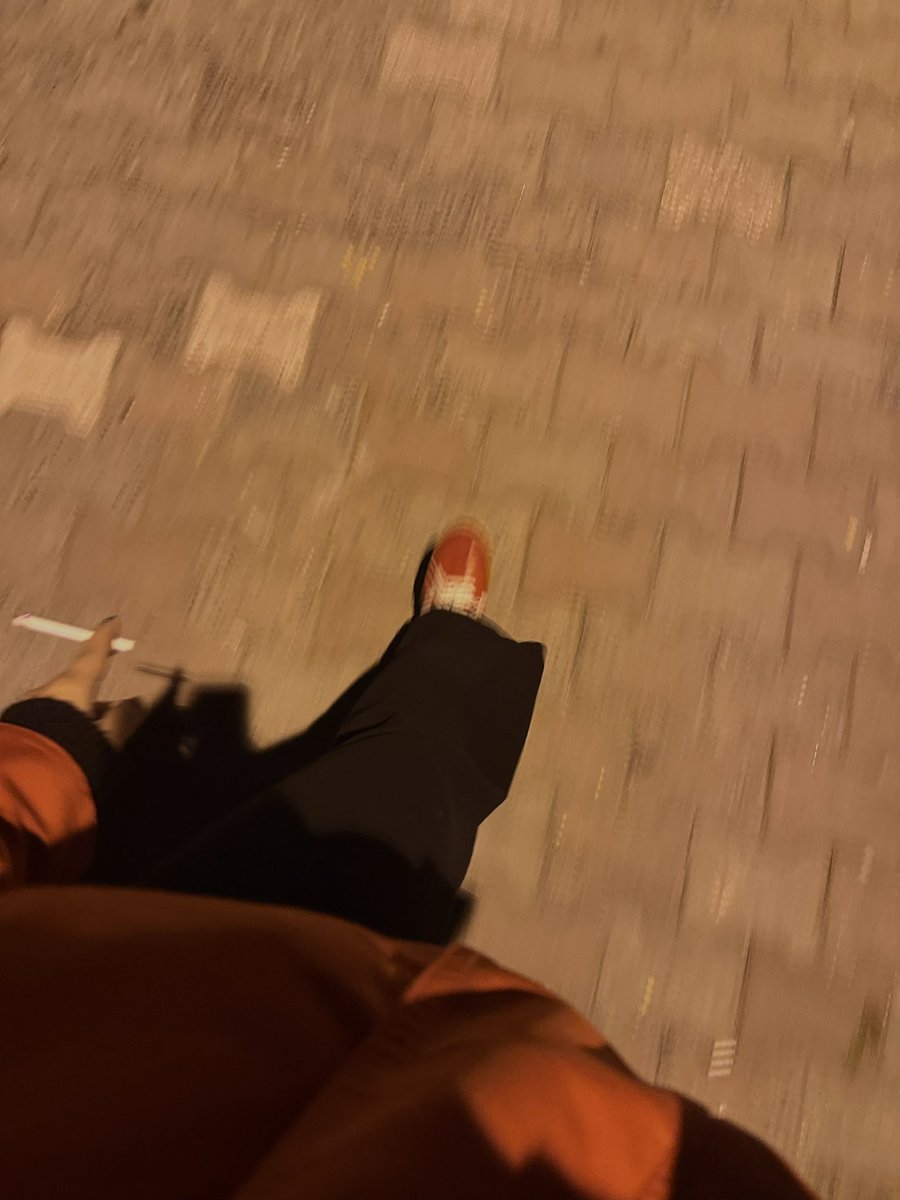 yavzbuse's tweet photo. bazı düşüncelerle başa çıkabilme yürüyüşü https://t.co/wvbW6JmaNu