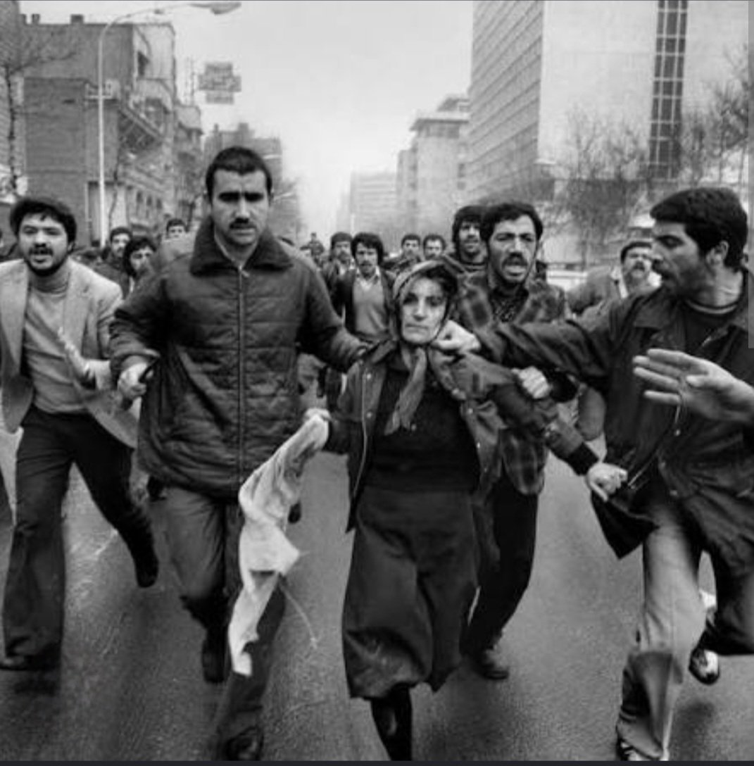 Avayiran's tweet photo. احمق کسی است که اشتباهی میکند و خیلی زود به اشتباهش پی می‌برد ودرصدد جبران ان برمی‌آید. واما نسل ۵۷تی احمق نبودند!

بلکه غده‌ای انباشته از زنازاده‌ترین، حرام‌لقمه‌ترین، ایرانستیز‌ترین قشر جامعه بودند که با رفتن شاهنشاه، این غده چرکین سرباز کرد وتمام جامعه را عفونت اسلام و ایرانستیزی گرفت ...

اکنون پس ۴۷ سال پادزهر این عفونت در دست اعلیحضرت #رضاشاه_دوم با پشتیبانه ملی‌گرایان و پادشاهی خواهان است و برای درمانش چه جانهایی که فدا نشده، بزودی این غده سرطانی به زباله‌دان تاریخ انداخته خواهدشد...

#ننگ_بر_فتنه۵۷ 
#مرگ_بر_سه_فاسد_ملا_چپی_مجاهد 

#انقلاب_ملی_شیروخورشید
#جاویدشاه