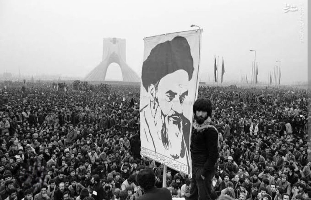 Avayiran's tweet photo. احمق کسی است که اشتباهی میکند و خیلی زود به اشتباهش پی می‌برد ودرصدد جبران ان برمی‌آید. واما نسل ۵۷تی احمق نبودند!

بلکه غده‌ای انباشته از زنازاده‌ترین، حرام‌لقمه‌ترین، ایرانستیز‌ترین قشر جامعه بودند که با رفتن شاهنشاه، این غده چرکین سرباز کرد وتمام جامعه را عفونت اسلام و ایرانستیزی گرفت ...

اکنون پس ۴۷ سال پادزهر این عفونت در دست اعلیحضرت #رضاشاه_دوم با پشتیبانه ملی‌گرایان و پادشاهی خواهان است و برای درمانش چه جانهایی که فدا نشده، بزودی این غده سرطانی به زباله‌دان تاریخ انداخته خواهدشد...

#ننگ_بر_فتنه۵۷ 
#مرگ_بر_سه_فاسد_ملا_چپی_مجاهد 

#انقلاب_ملی_شیروخورشید
#جاویدشاه