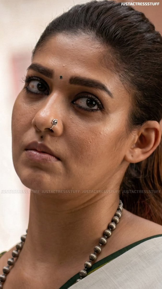bulgemann's tweet photo. Potta mom- Enna paathu thaana en pulla valanthaan athan ellathulayum apdiye enna maadhiriye irukkan

Me-Appo Karutha poolu na neengalum unga paiyan maadhiri naaka thonga pottu vanthuruveeengala aunty

Potta mom👇 https://t.co/7EQoi8TrVb