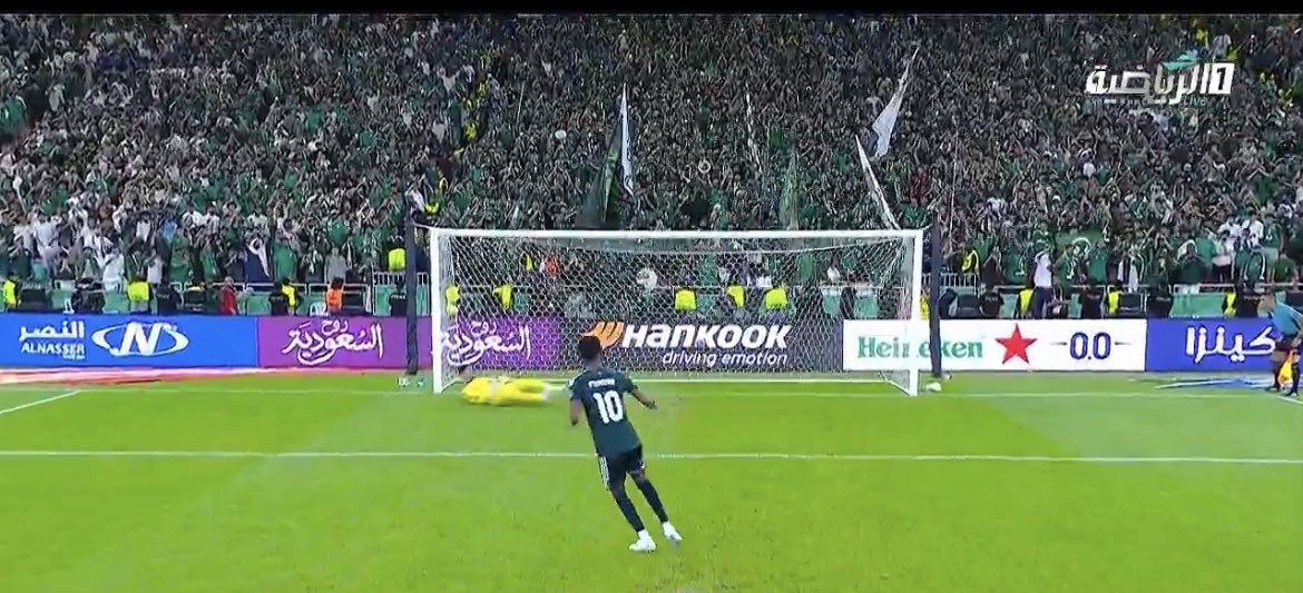 Suryan911's tweet photo. ياجمل من لبس رقم 10 بالمنتخب #السعودية_قطر https://t.co/DmOUNwIsLr