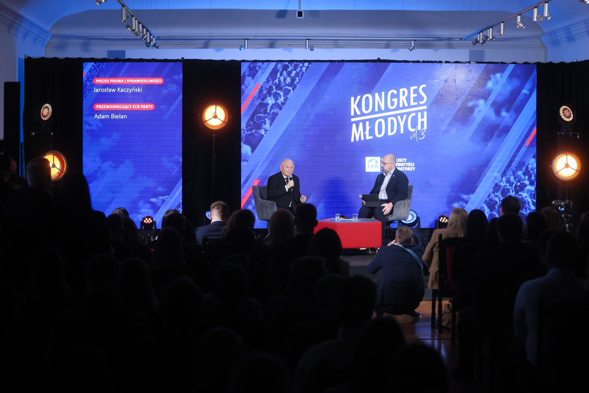 nowaPLorg's tweet photo. Polska następnych pokoleń. Rozmowa o tym, co trwałe

Adam Bielan w rozmowie z Prezesem @pisorgpl - Jarosławem Kaczyńskim. Zamykamy sobotnią część debat dyskusją o państwie, wspólnocie i sprawach wykraczających daleko poza perspektywę jednej kadencji. https://t.co/mIH8anDr7r