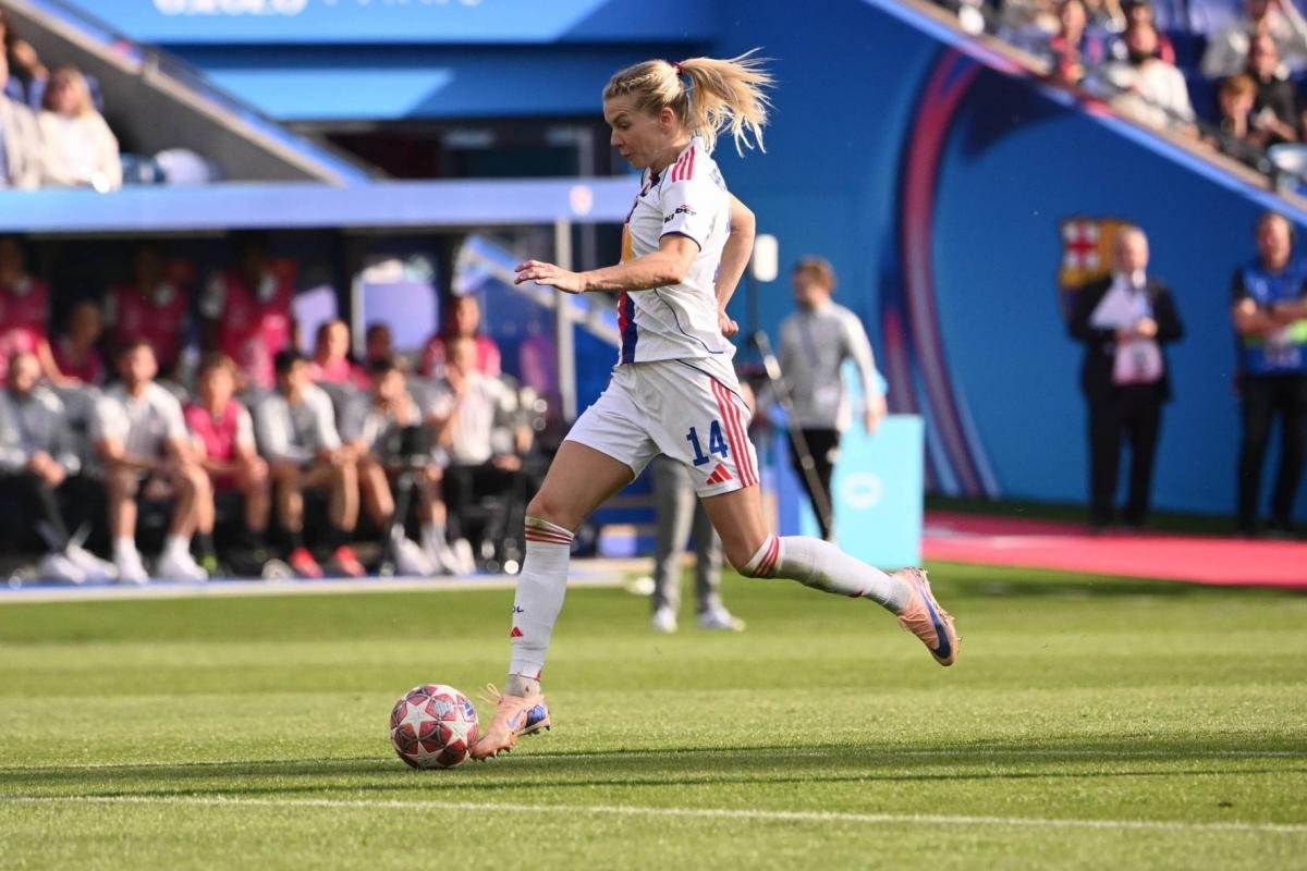 fenottes's tweet photo. OL #Lyonnes fait le spectacle contre #Toulouse
#OLLTFC 
(L'Équipe : https://t.co/Y70SgC2jWu) https://t.co/K1x8PNr166