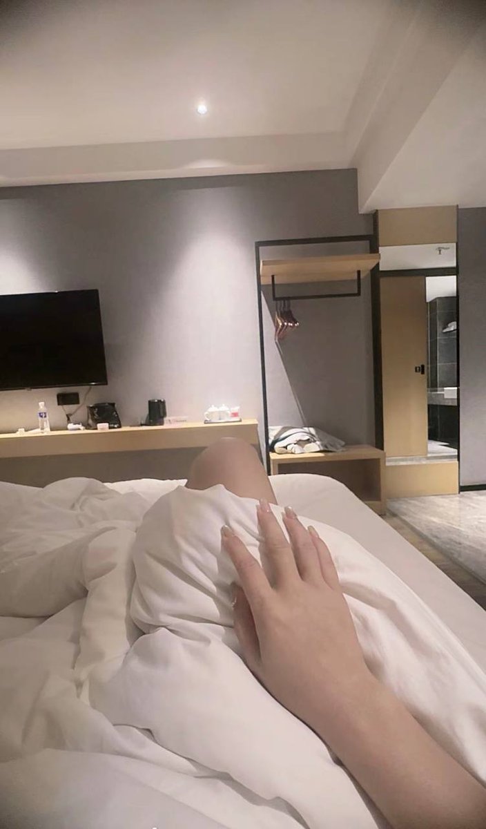 crystal12jo1's tweet photo. 继续发福，我真的不要🚪 

 真的给b看 不信你试试   

 我真的是女菩萨 https://t.co/V0yNJzuTUY