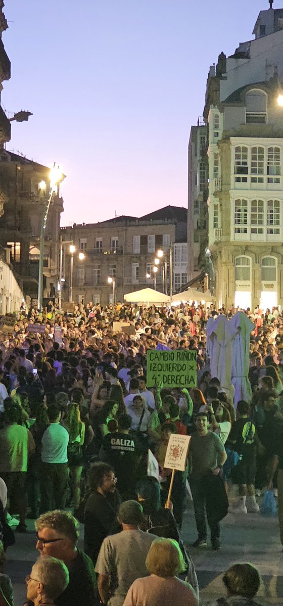 chema21_74's tweet photo. #Vigo la gota colmo el vaso. Ahora no debemos parar contra la especulación y la clase política que ayer voto en contra de unos mínimos, dejando claro que protegen y estan del lado del especulador y contra su pueblo. Hipócritas lecciones a nosotros ninguna. https://t.co/ObgJikweNq