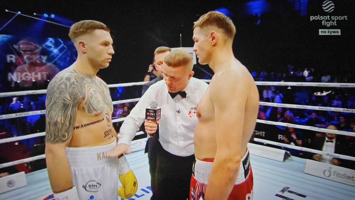 RingBlogpl's tweet photo. Piękne piosenki na wejście Kalinowski i Talarek. A nie tam jakieś umca, umca. 

Boks to szlachetna szermierka na pięści, a Robert Talarek jest jego prorokiem. A na pewno kiedyś był. 🙂 https://t.co/aXyl12KtCH