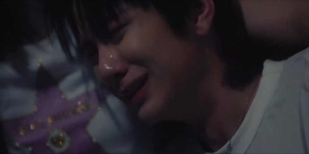Support_dnn's tweet photo. Wan, don't cry, it breaks my heart to see you like this. Your fans love you so much, be strong 💪🏻
#MrFanboyEP6 #ProtectWan https://t.co/hFQxGP9F4q