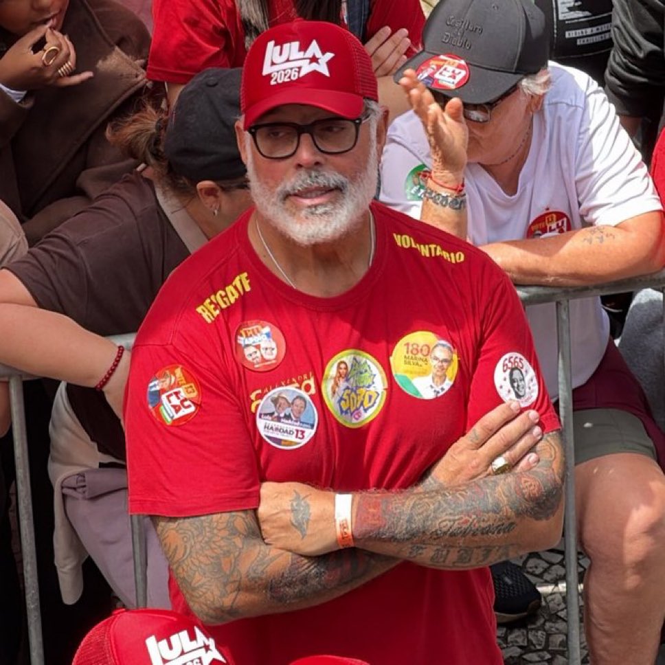 flaviogarag's tweet photo. Um dia eu pensei que transar com veco pra não morrer de fome era a maior humilhação de um homem 
Ma seu estava errado
O fundo do poço te um porão https://t.co/hDtUcTrgUJ