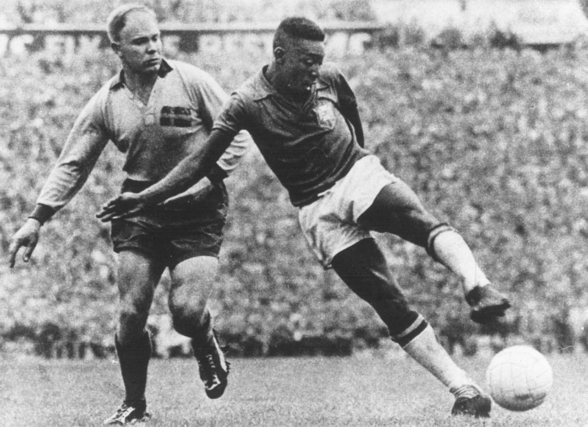 crxxnaldo's tweet photo. Pelé
[October 1958]

• 🏟️ 8 games
• ⏱️ 720 mins
• ⚽️ 16 goals (2.00 G/90)
• 🅰️ 5 assists (0.63 A/90)
• 🔒 21 G+A (2.63 G+A/90)

• 👟 13 NPG (1.63 NPG/90)
• ⚡️ 18 NPG+A (2.25 NPG+A/90)

• 📊 21/35 team contributions (60%)
• 🏆 5/8 clutch contributions (63%) https://t.co/otK5T8lEYW