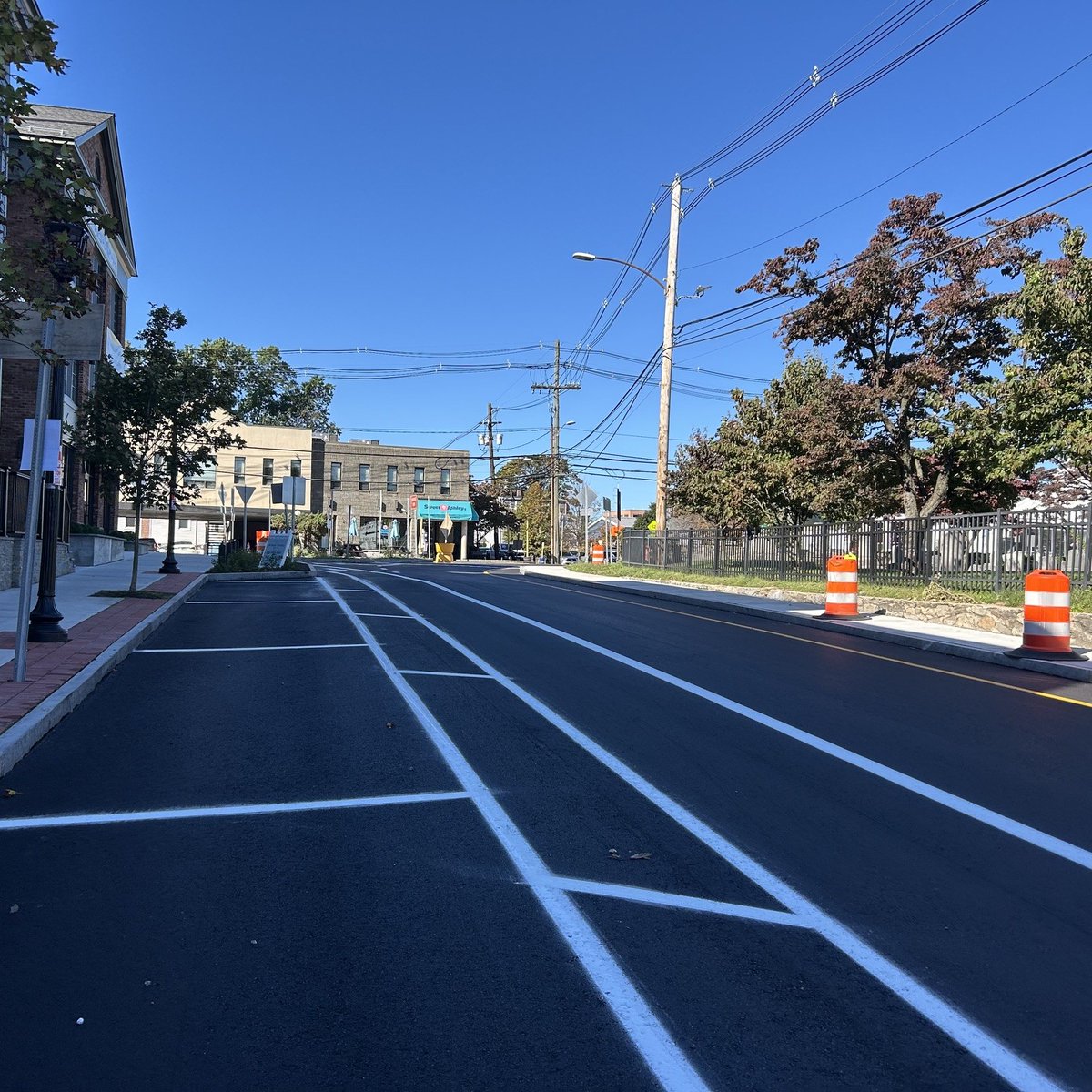 WalkBridgeCT's tweet photo. *UPDATE* Cemetery Street is now fully open, paved, and marked with lanes and pedestrian crossings! Thank you neighbors and travelers for you patience and cooperation during this very BUSY and ACTIVE East Norwalk Connectivity Enhancement Project! https://t.co/V08xawAZoj