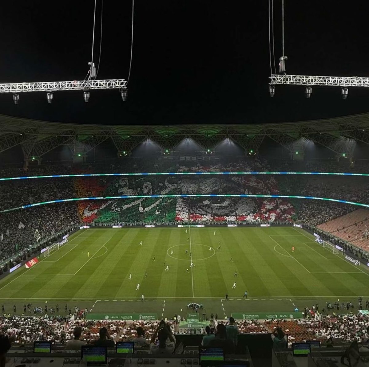 Azalharth1's tweet photo. السعودي عز و فخر 🦅💚🇸🇦

هيا بنا الى النهائي 💚💚💚💚💚

#خليجي٢٧ https://t.co/5NCRCnsYqc