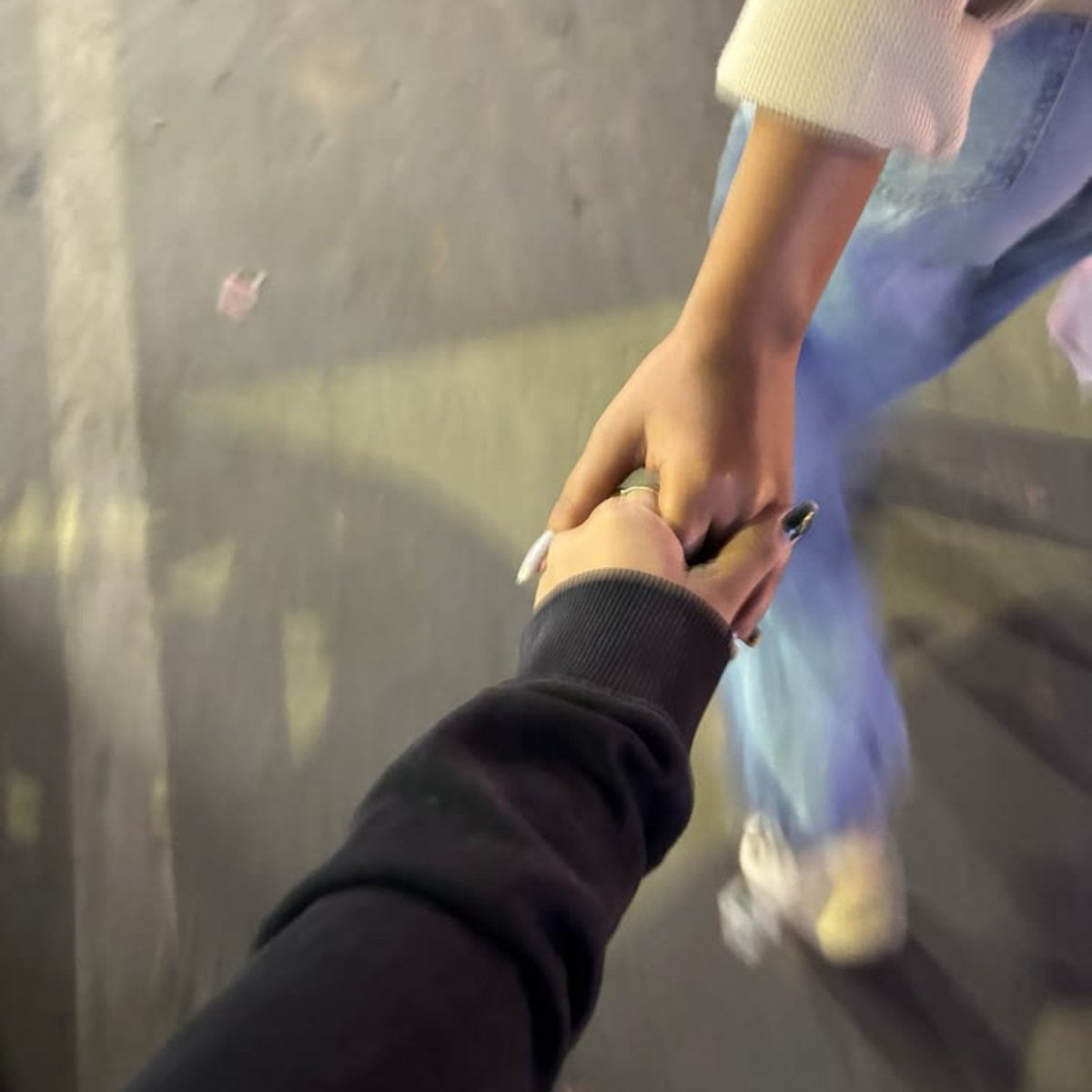 kelismokes's tweet photo. im so nervous why are there so many things everywhere what is a bondage https://t.co/1yDFjf5i7r