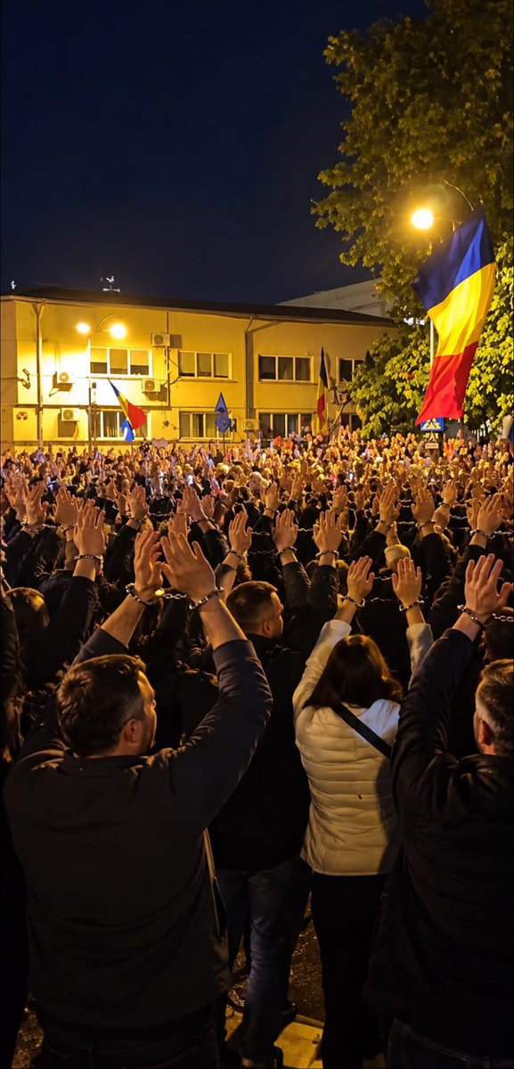 Claudia10183271's tweet photo. ALL for ONE🇷🇴
#freecalingeorgescu https://t.co/0SxEo5qtwZ
