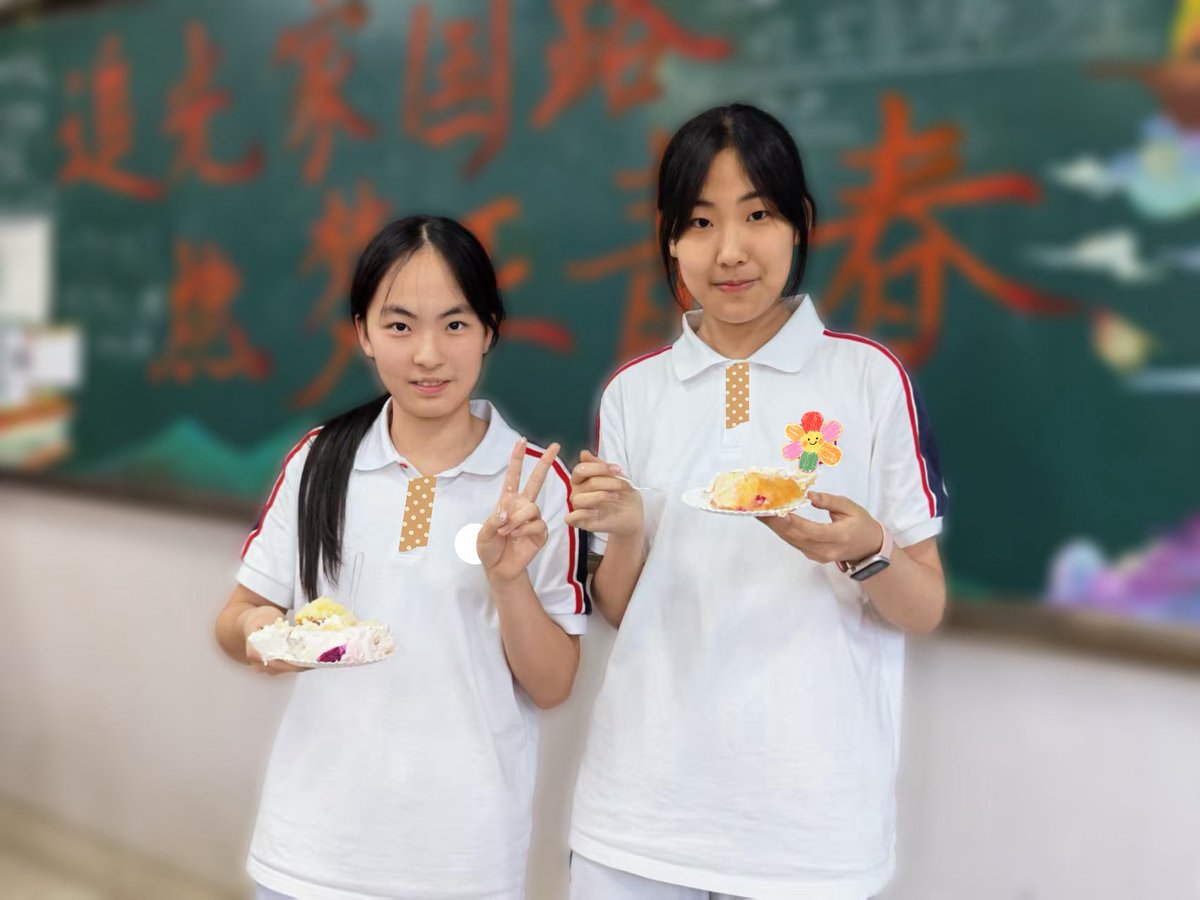 18cicoct's tweet photo. 猜一猜你白妈妈和宋妈妈谁的量更大～
觉得哪个亲妈的卫生巾最骚～ https://t.co/PB0Lu0Ievw